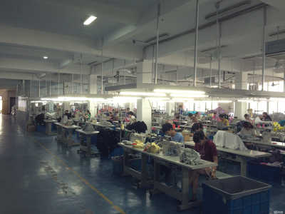 寧波市鄞州新博服飾 匠心織就時(shí)尚，創(chuàng)新引領(lǐng)服裝潮流